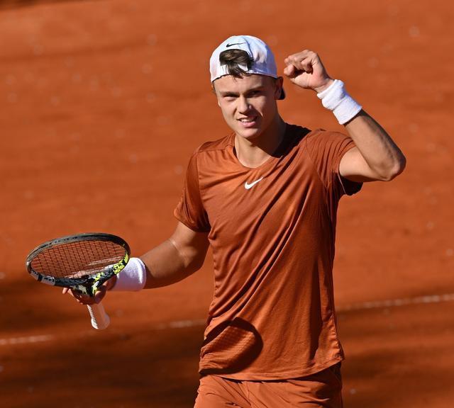 而无论是阿 而无论是阿